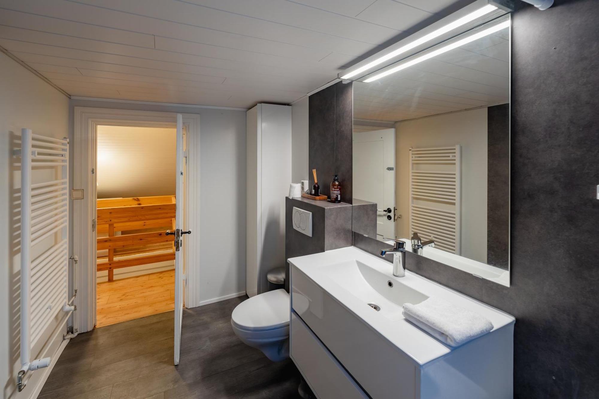 Day Dream Central Akureyri Three Bedroom Apt エクステリア 写真