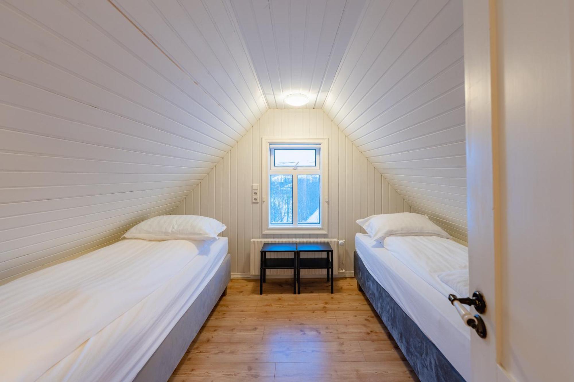 Day Dream Central Akureyri Three Bedroom Apt エクステリア 写真
