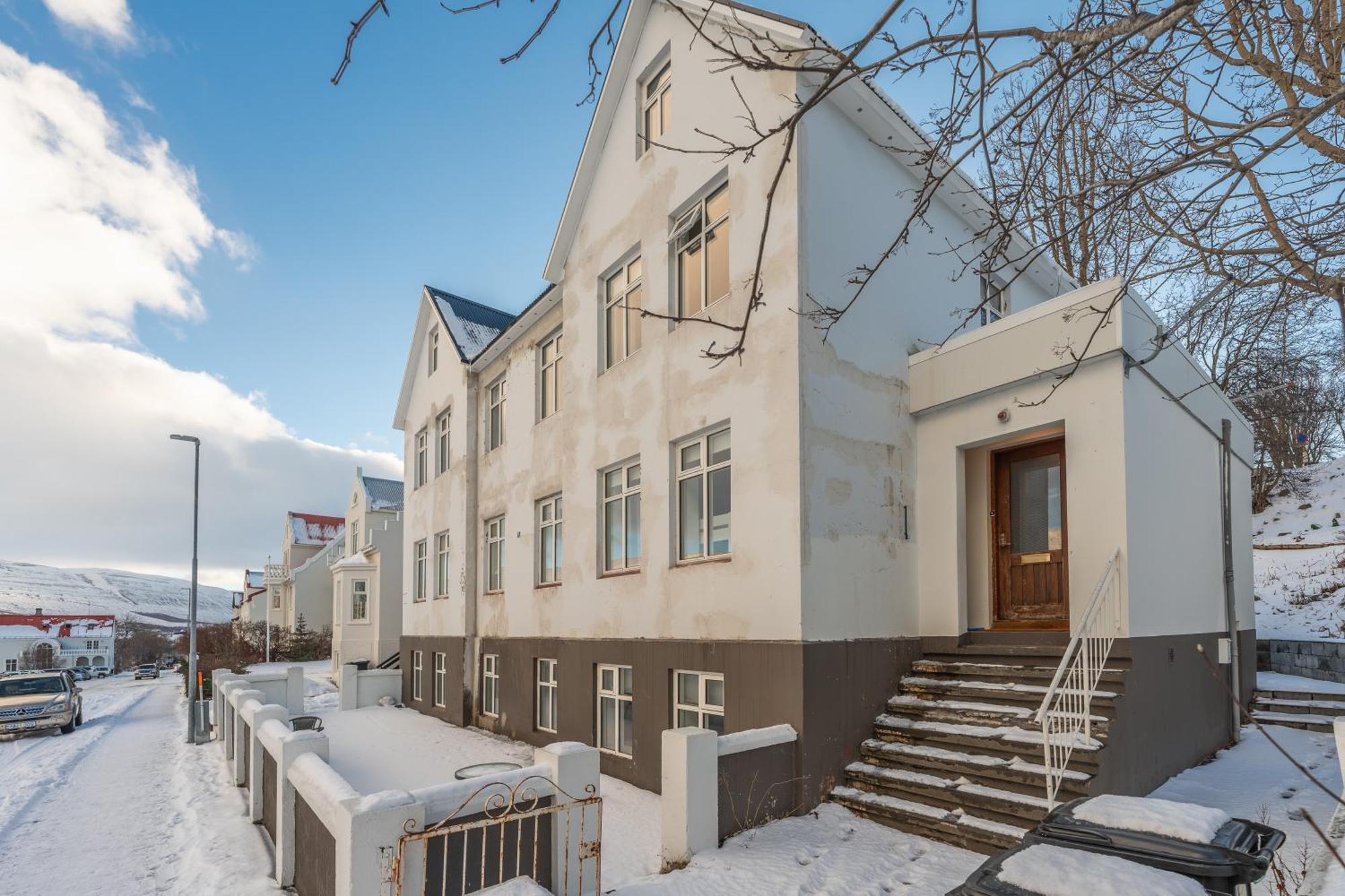Day Dream Central Akureyri Three Bedroom Apt エクステリア 写真